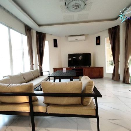 Ty Holiday Resort Pattaya Exteriör bild